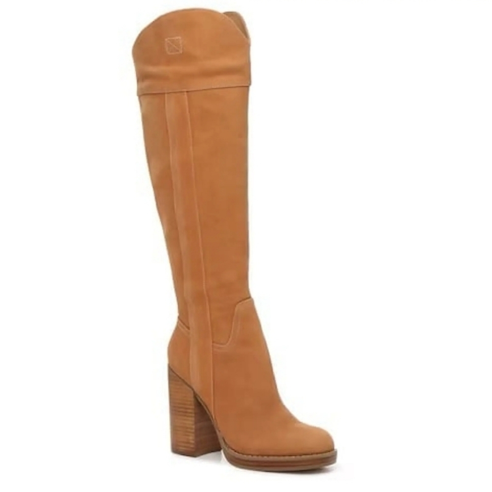Jennifer Lopez Tan Heeled Boots